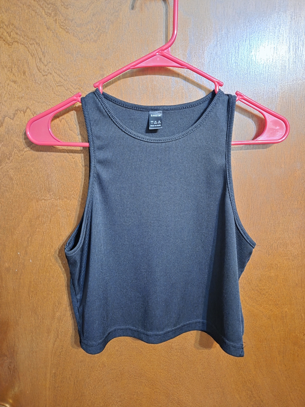 SHEIN Black Ribbed Cropped Tank Top - Picture 3 of 5